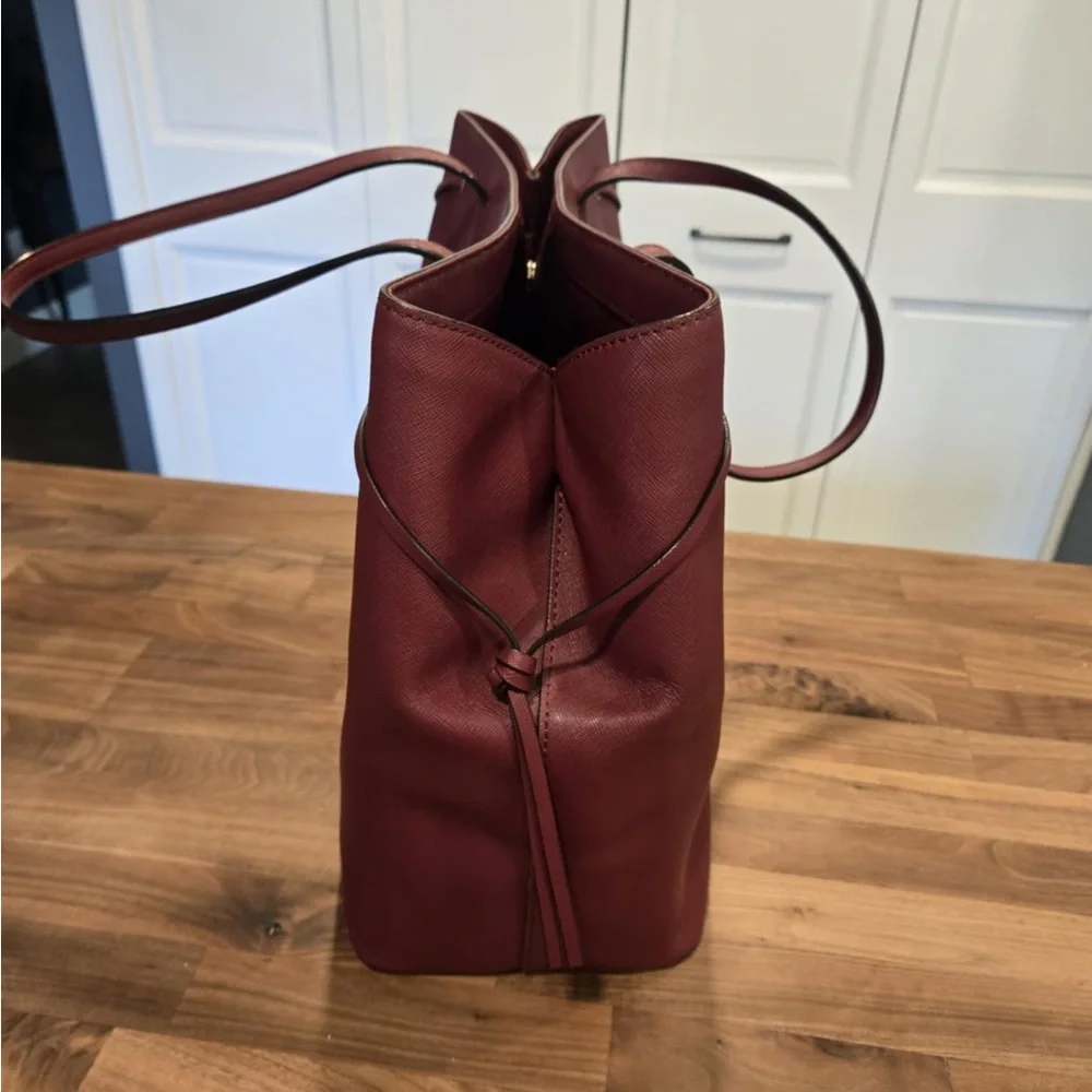 Kate Spade Laurel Way Ari Saffiano Leather Tote - Picture 4 of 8